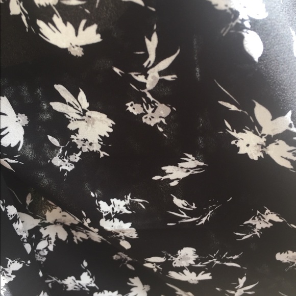 Torrid black and white floral cold shoulder blouse high neck line - Picture 7 of 10